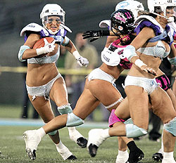 20060207202907_8-FOOTBALL.jpg
