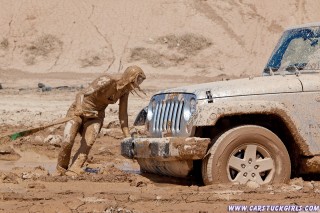 sexy_cowgirl_stuck_in_mud_036.jpg